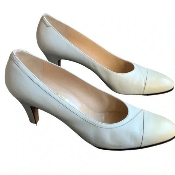 Women’s Salvatore Ferragamo Vintage Two-Tone Cap Toe Pump Size 38.5 US 8.5 - Picture 1 of 9